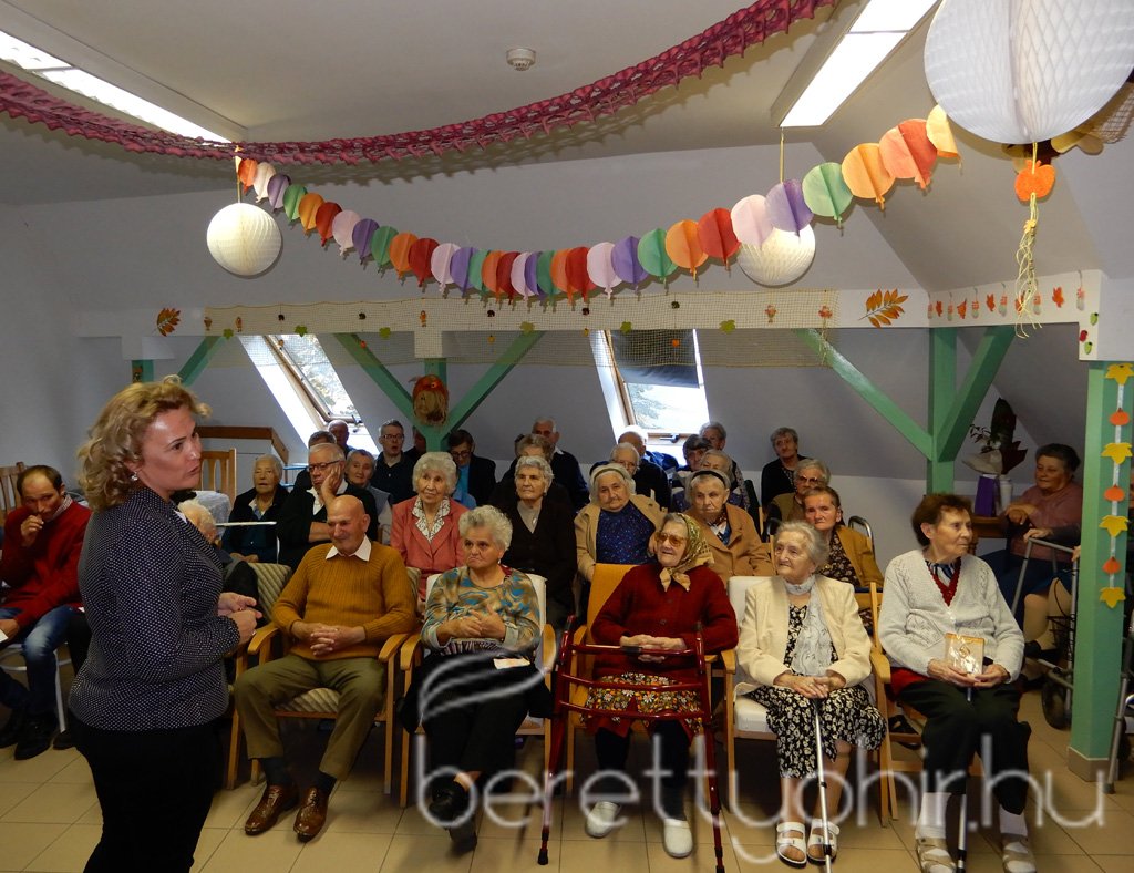 A szépkorúakat köszöntötték 24